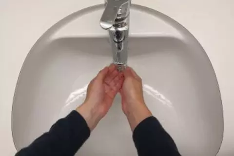 washing hands step 1