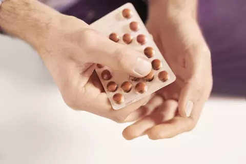 m07_tablette_hand_mann_001.jpg